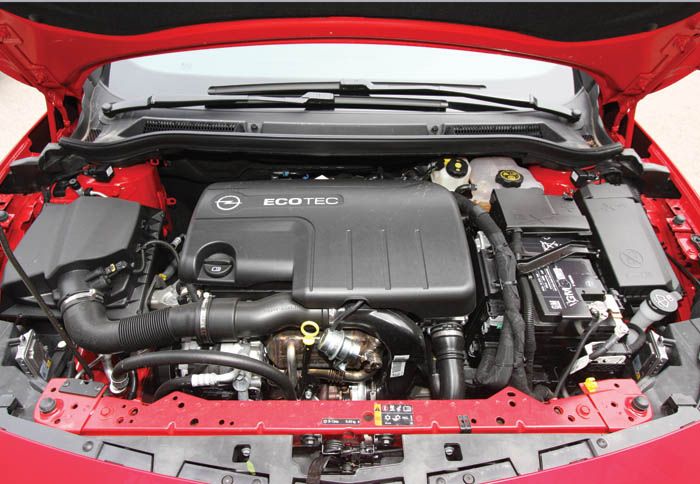 Ο diesel κινητήρας των 1,7 λίτρων έχει πολύ καλή απόδοση και προσφέρει χαμηλή κατανάλωση, βοηθούμενος και από το Start/Stop.